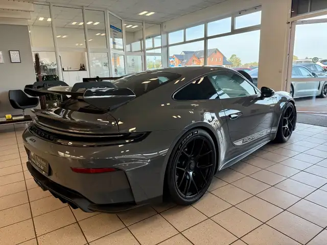 Porsche 911 view 5