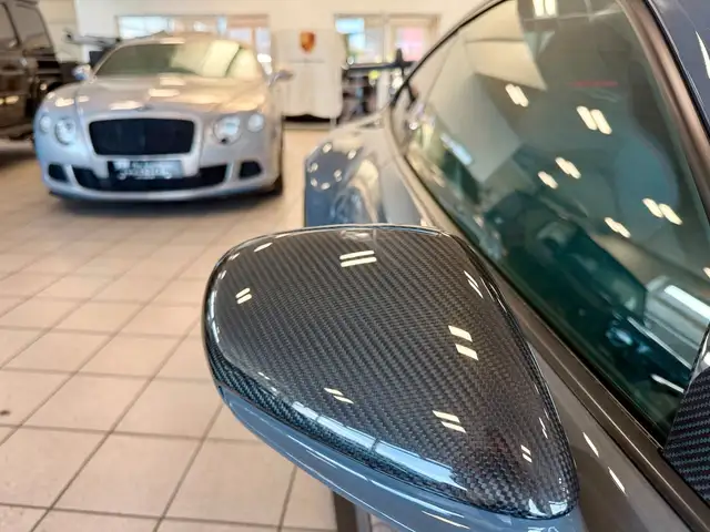 Porsche 911 view 8