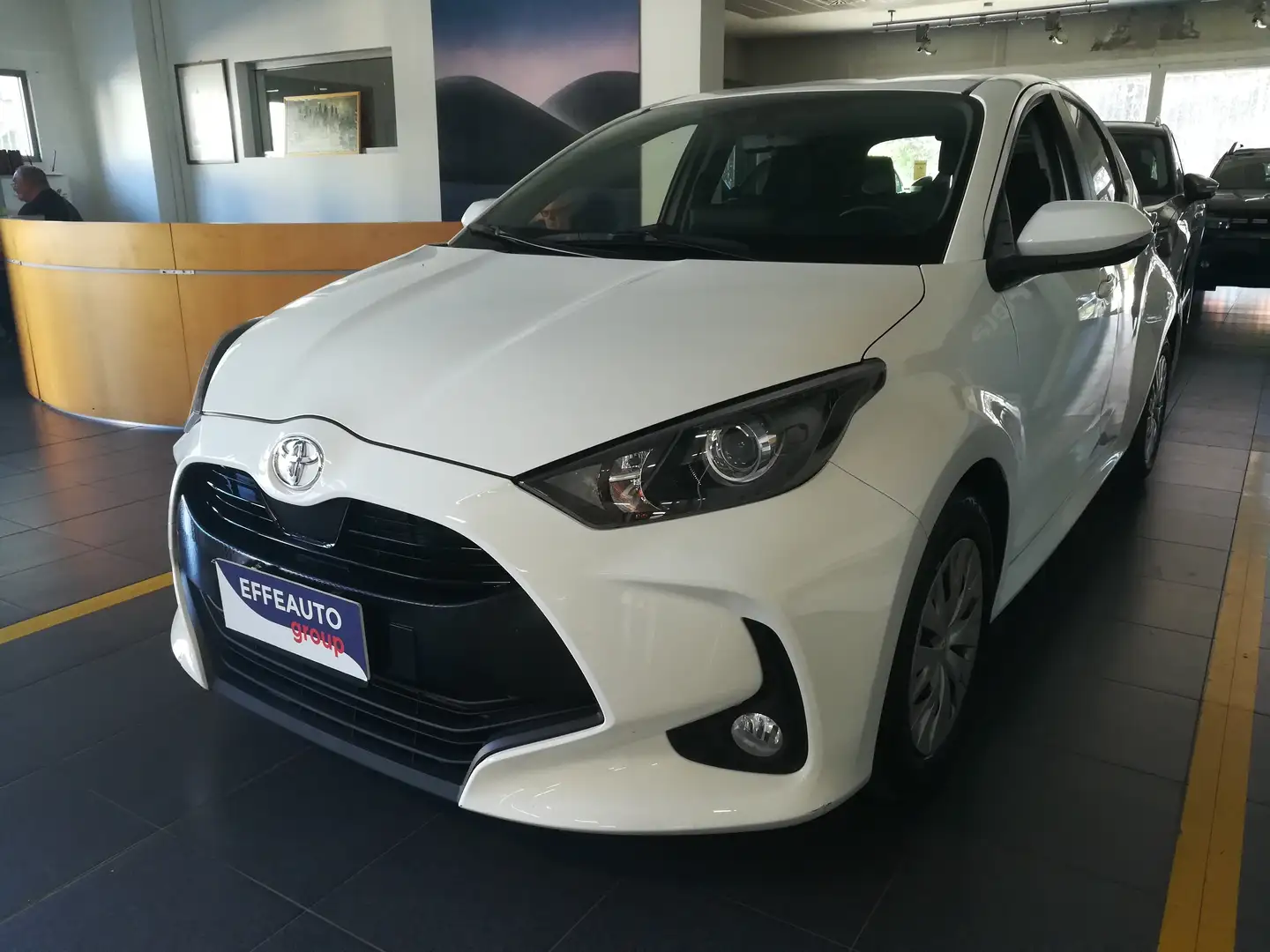 Toyota Yaris IV Serie 1.0 Active IVA DEDUCIBILE Bianco - 1