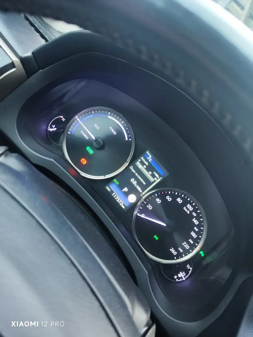 Lexus IS 300 300h 2.5 Luxury cvt - 2