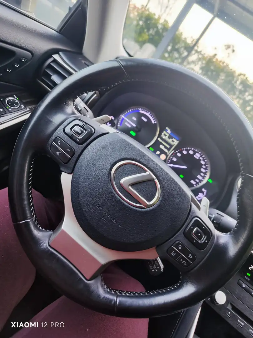 Lexus IS 300 300h 2.5 Luxury cvt - 1