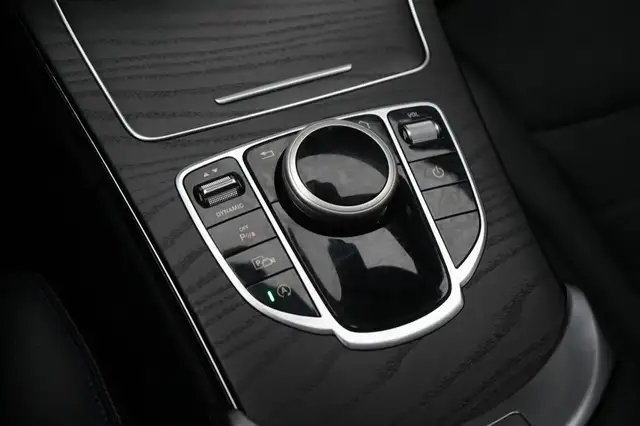 Mercedes-Benz 220 view 15
