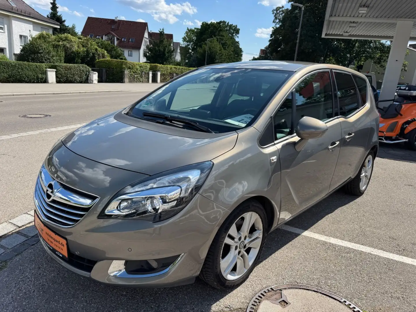 Opel Meriva B Innovation 1,4 l  Automatik Grijs - 2