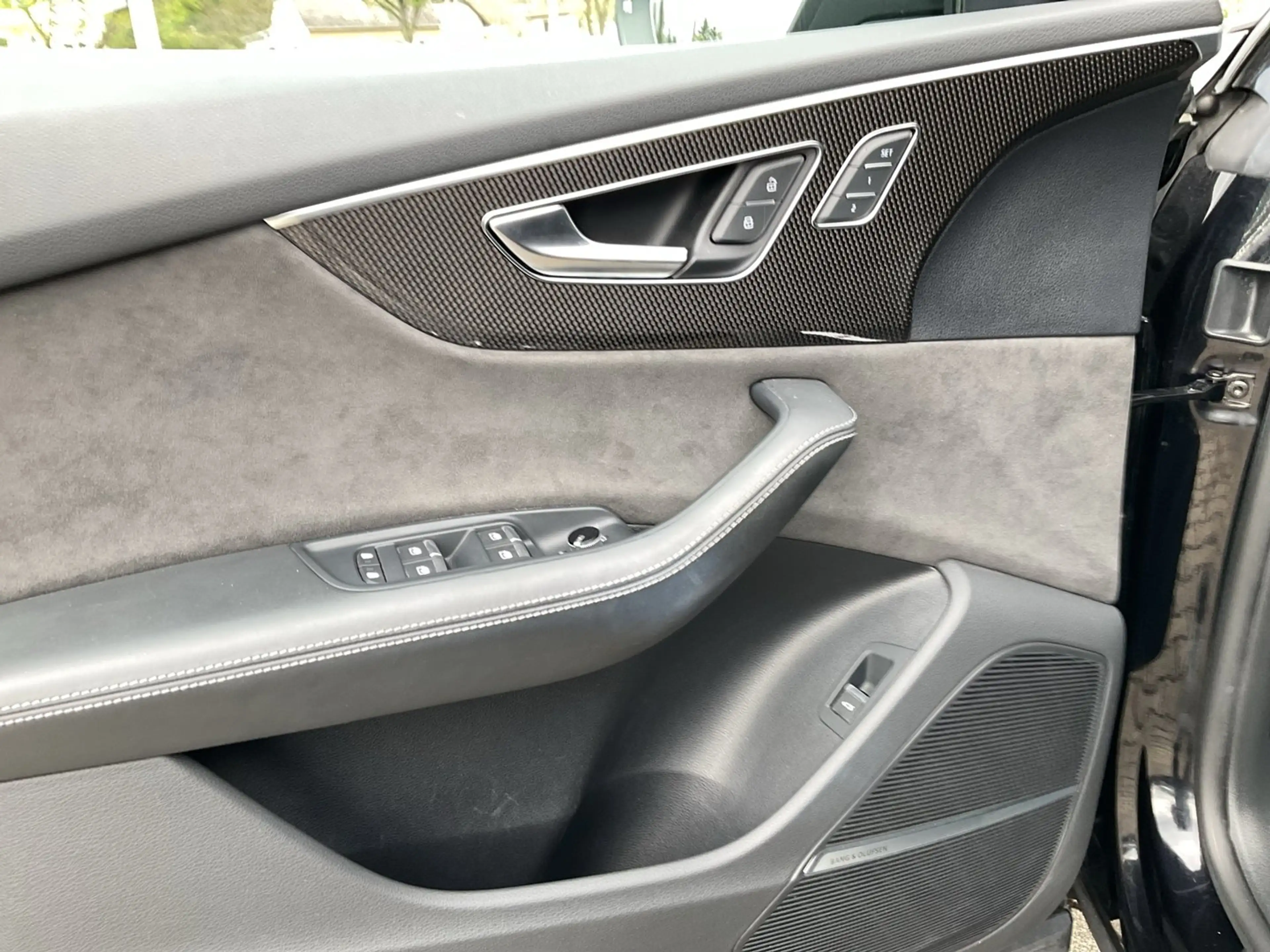 Audi SQ8 TDI quattro — photo 15
