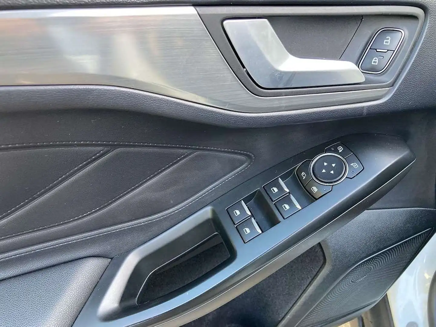 Ford Focus Traveller Titanium Aut. Weiß - 2