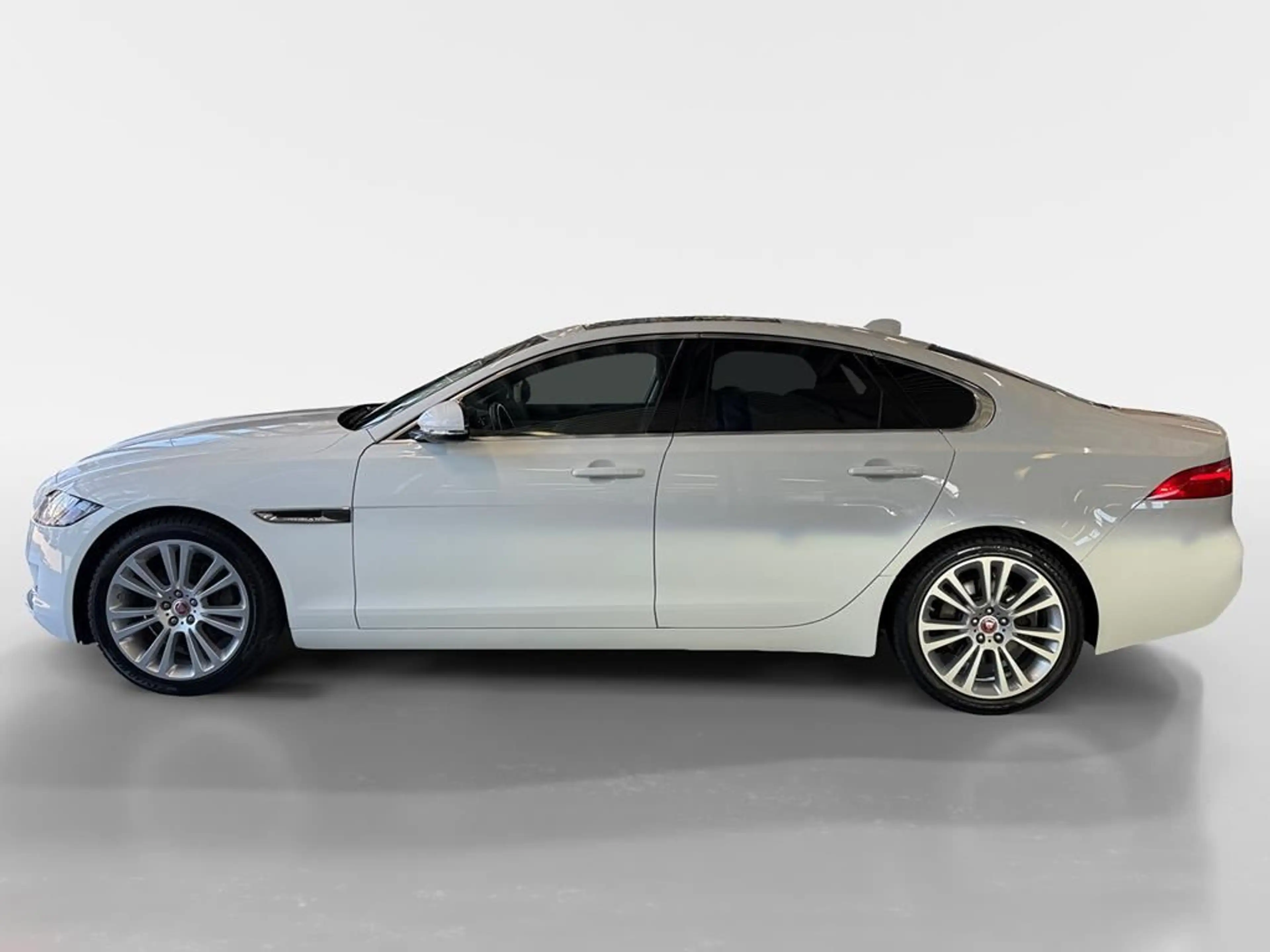 Jaguar XF Prestige — photo 4