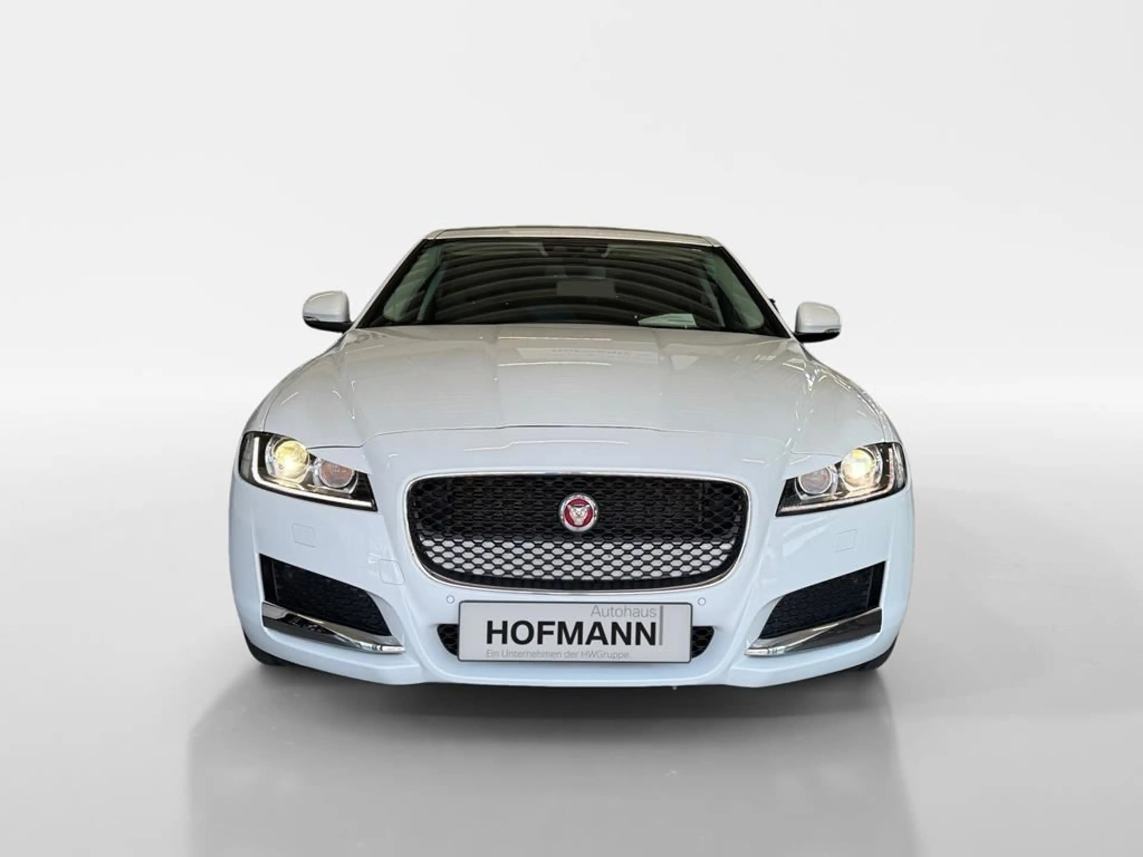 Jaguar XF Prestige — photo 2