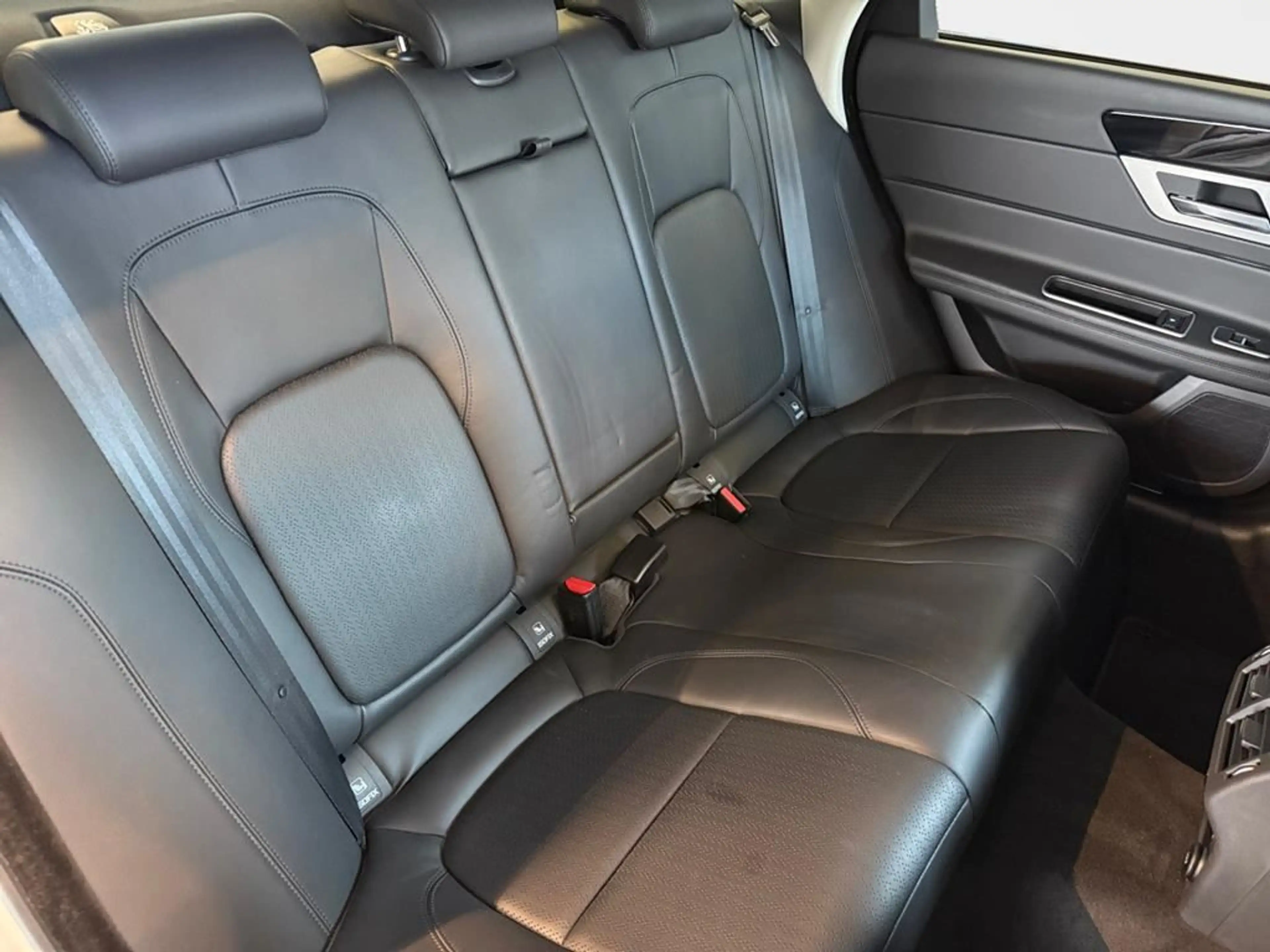 Jaguar XF Prestige — photo 13
