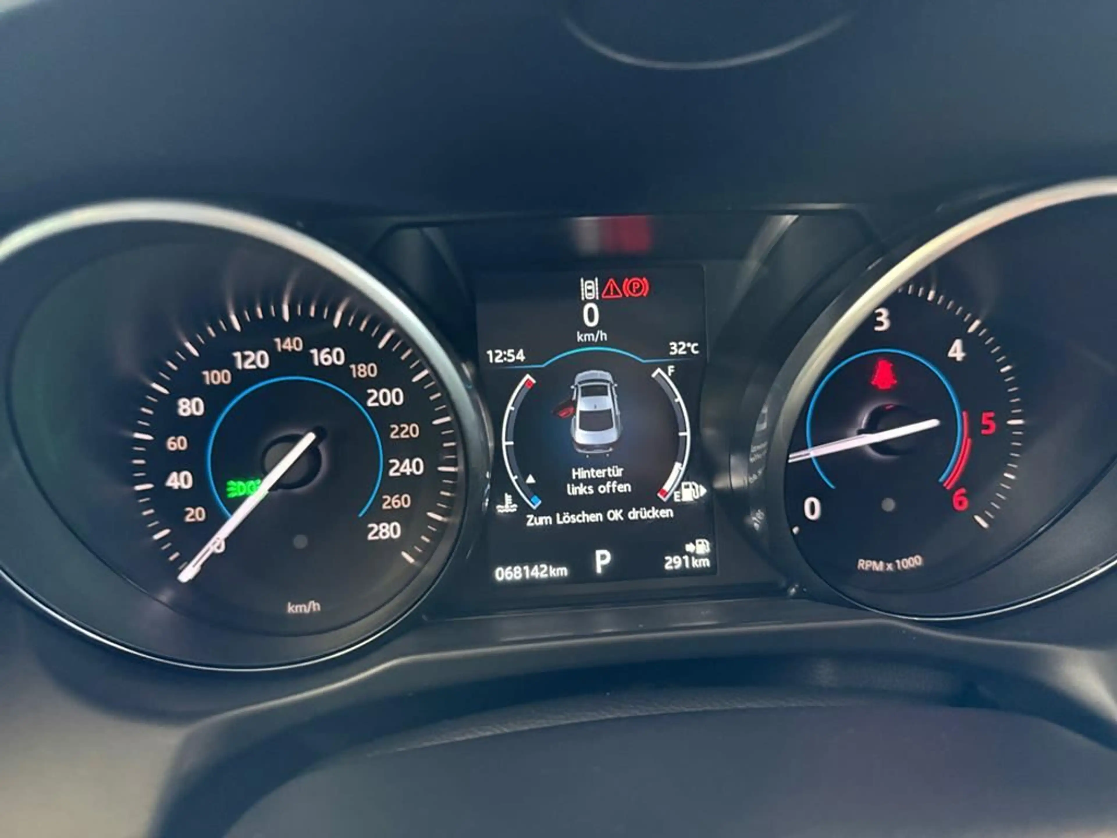Jaguar XF Prestige — photo 11