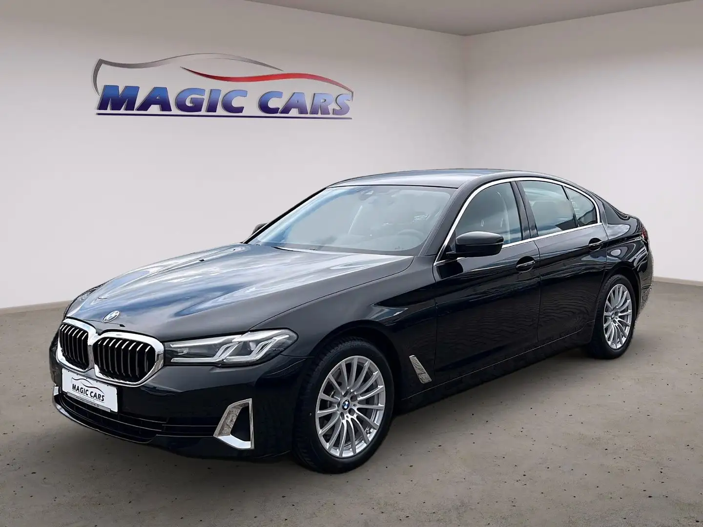 BMW 520 d Lim. Aut. Luxury Line *Live*Leder*Matrix* Noir - 1