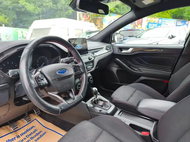 Ford Focus view 11