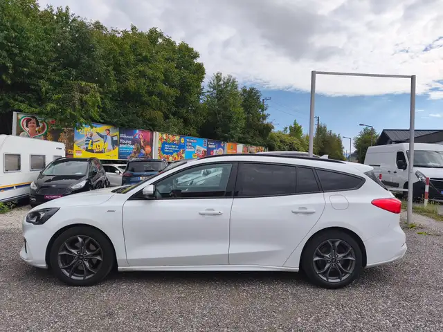 Ford Focus view 3