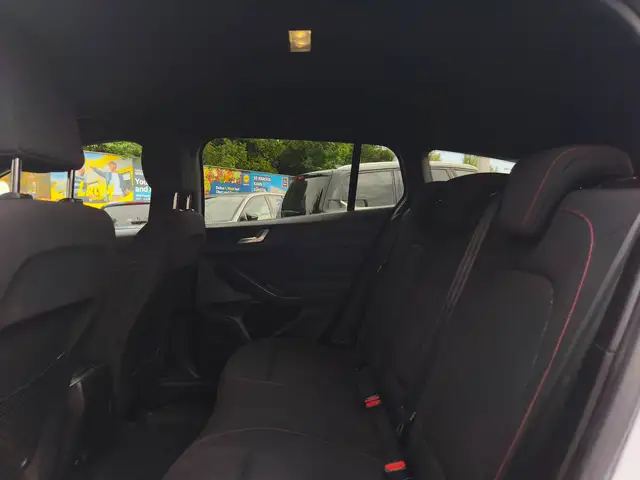 Ford Focus view 12