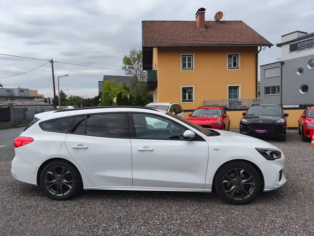 Ford Focus view 6