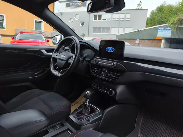 Ford Focus view 14