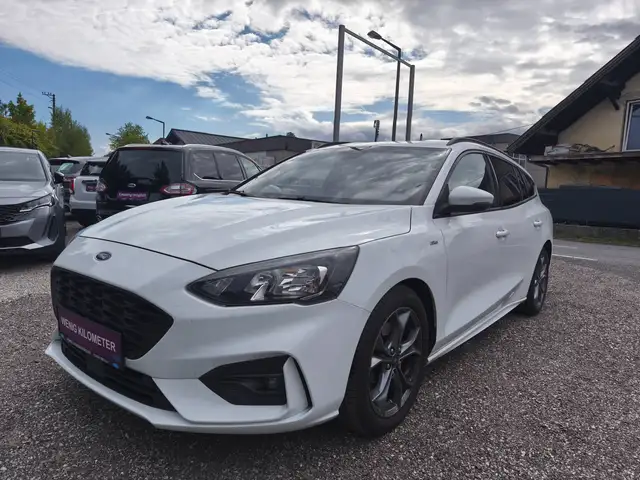 Ford Focus view 2
