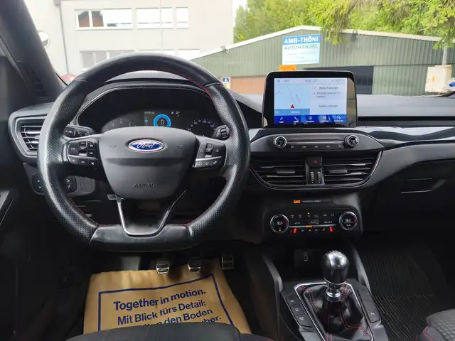 Ford Focus view 15