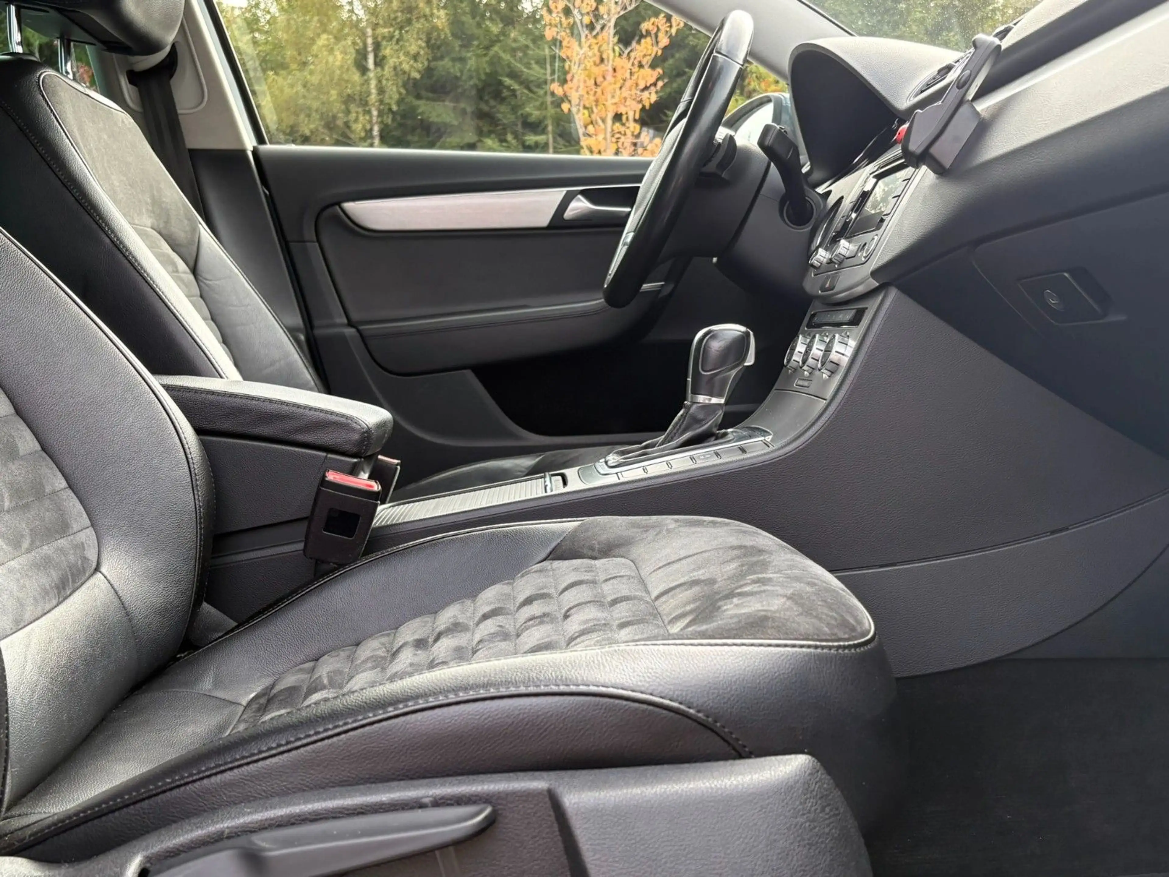 Volkswagen Passat Variant 2.0 TDI DSG Highline / Leder / 18 — photo 14