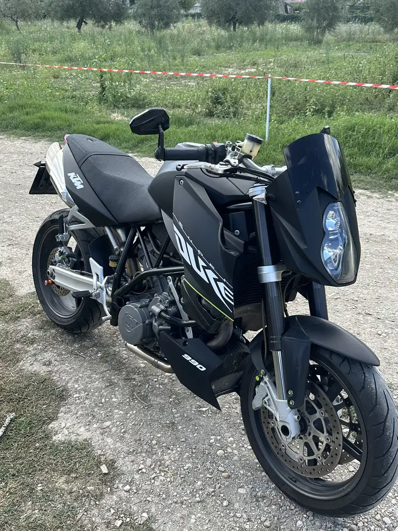 KTM 990 Super Duke - 1