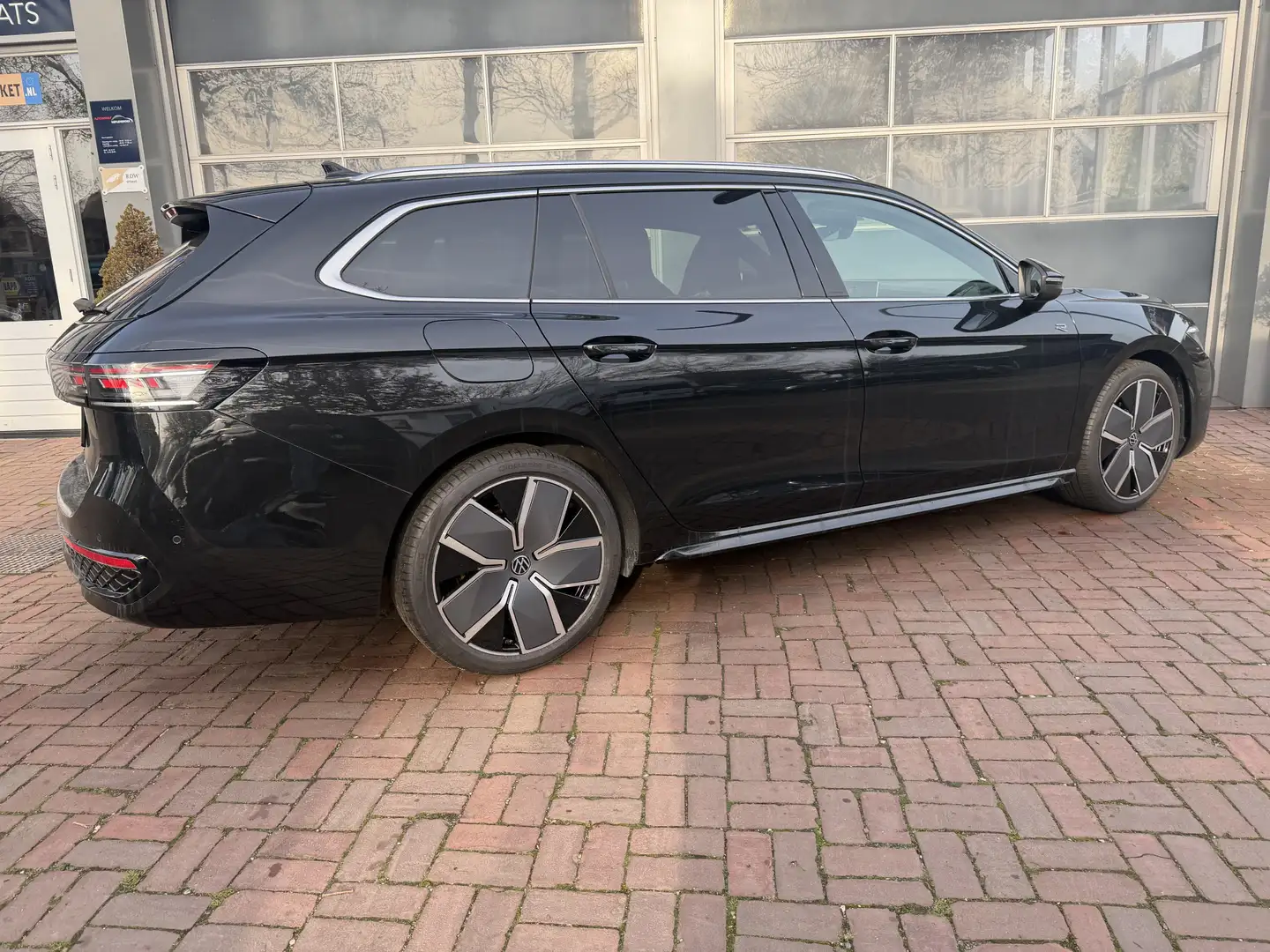 Volkswagen Passat Variant 1.5 eTSI R-Line Edition 150pk | Pano | IQ.Light | Noir - 2
