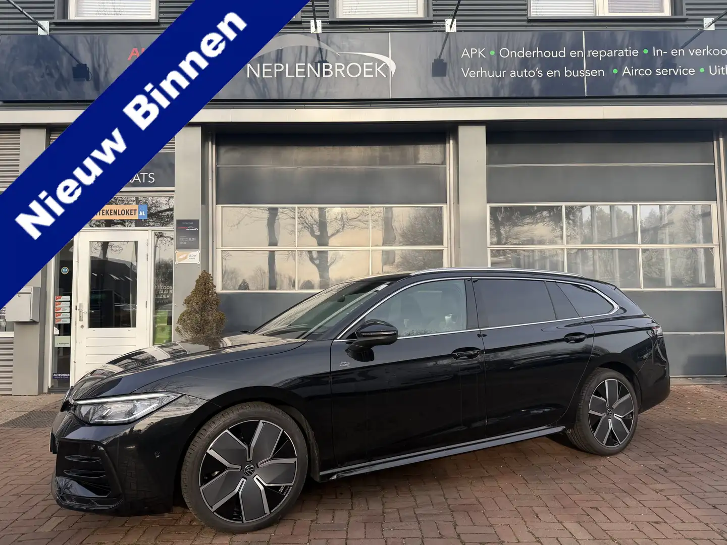 Volkswagen Passat Variant 1.5 eTSI R-Line Edition 150pk | Pano | IQ.Light | Noir - 1