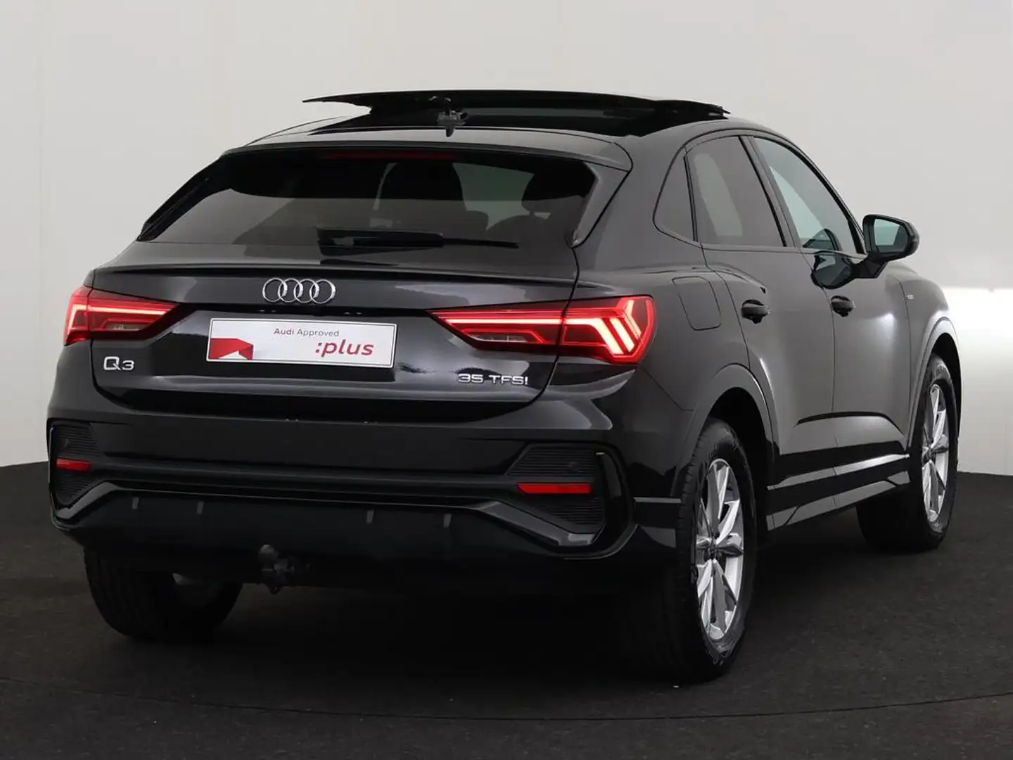 Audi Q3 Sportback S-Line 35 TFSI 150 PK S-tronic / Open Dak / Camera / ACC / Apple Carplay Schwarz - 2