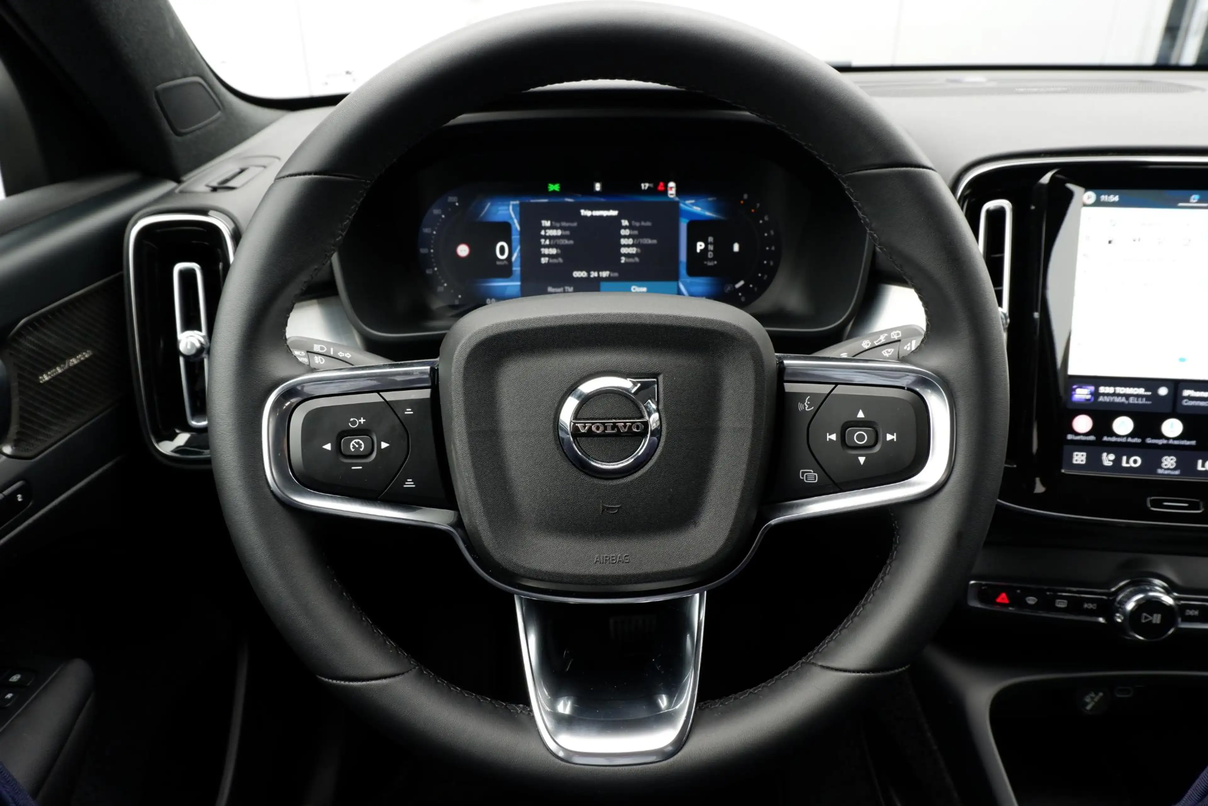 Volvo XC40 2.0 B4 Plus Dark | Trekhaak | Panoramadak | Verwar — photo 13