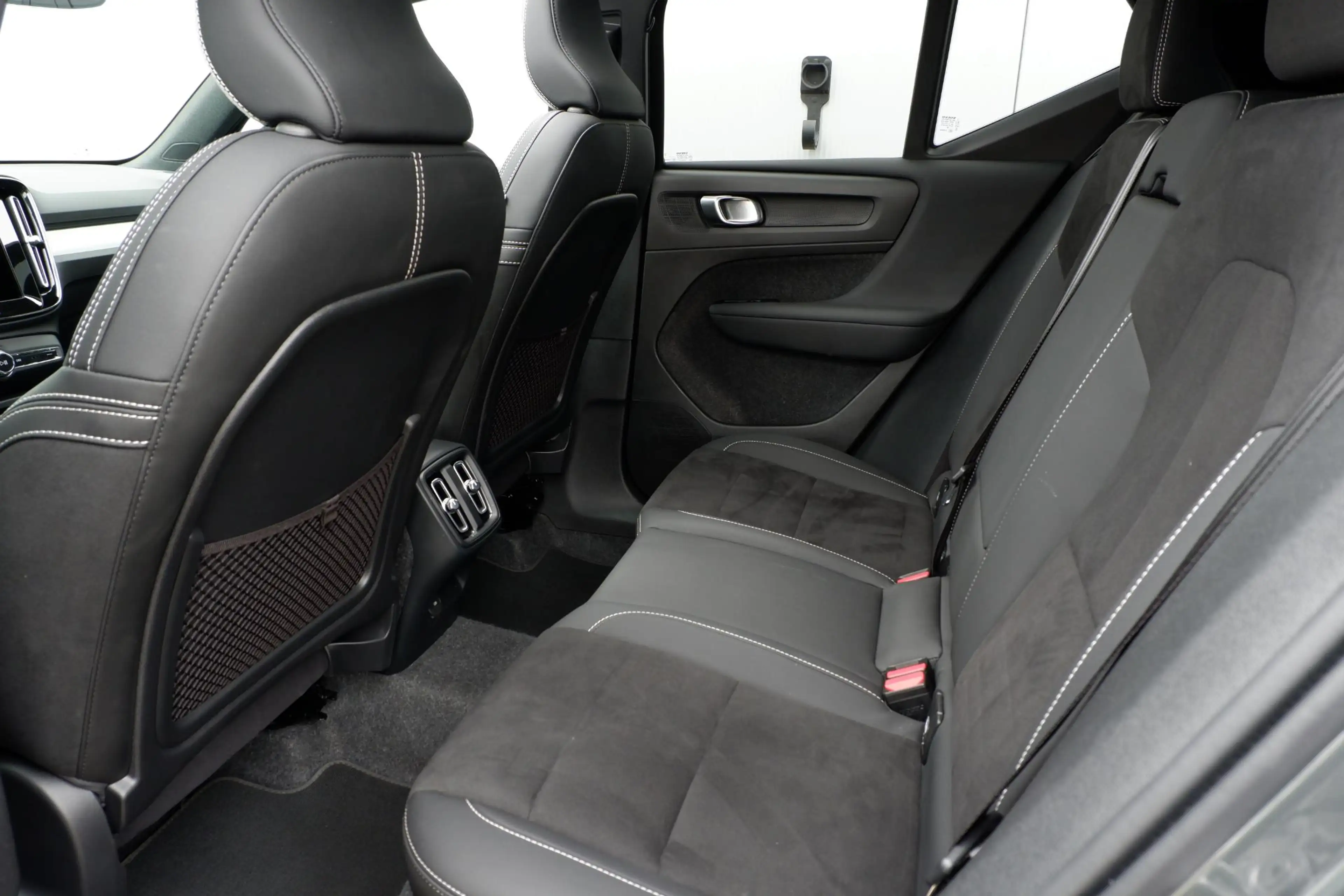 Volvo XC40 2.0 B4 Plus Dark | Trekhaak | Panoramadak | Verwar — photo 7