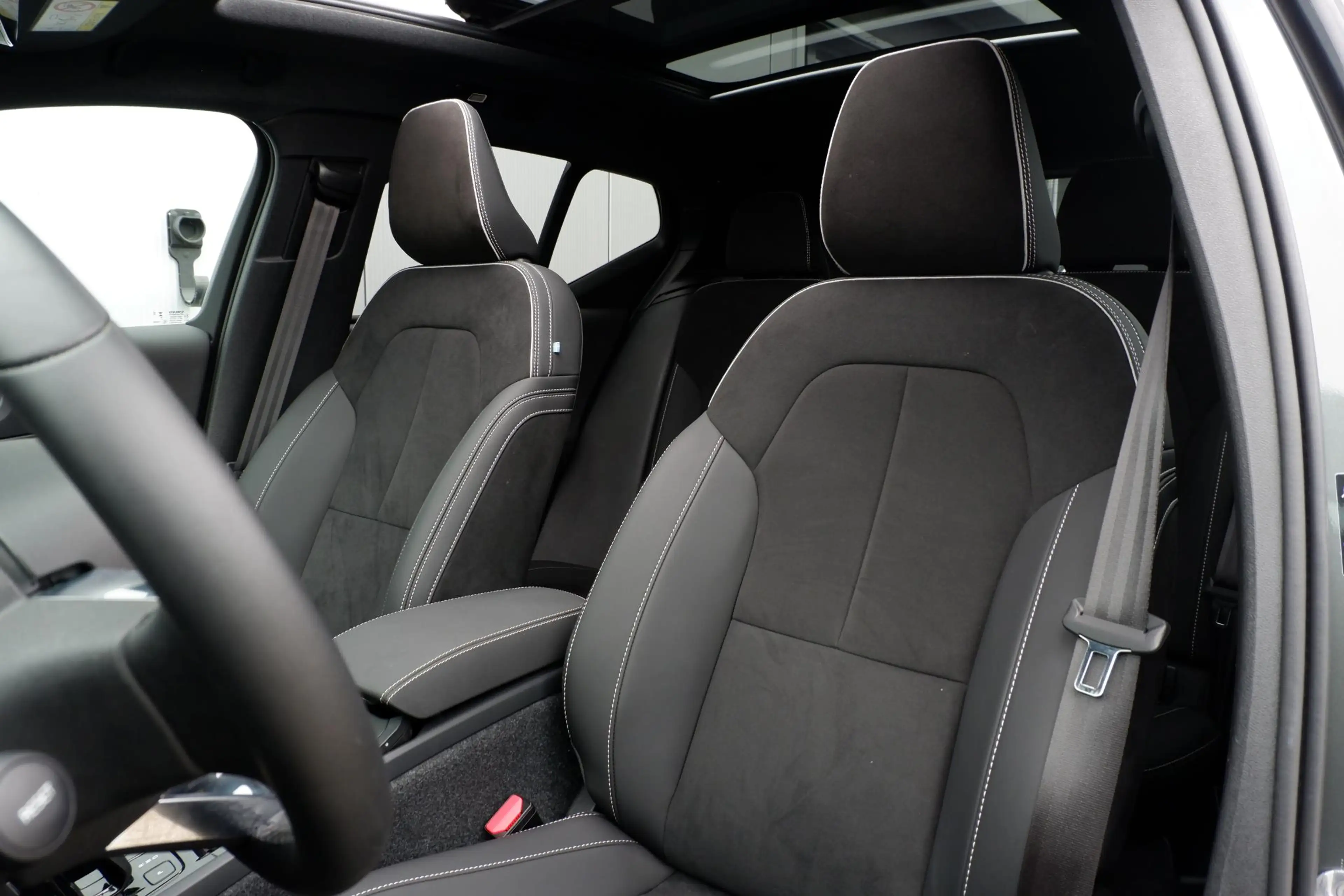 Volvo XC40 2.0 B4 Plus Dark | Trekhaak | Panoramadak | Verwar — photo 11