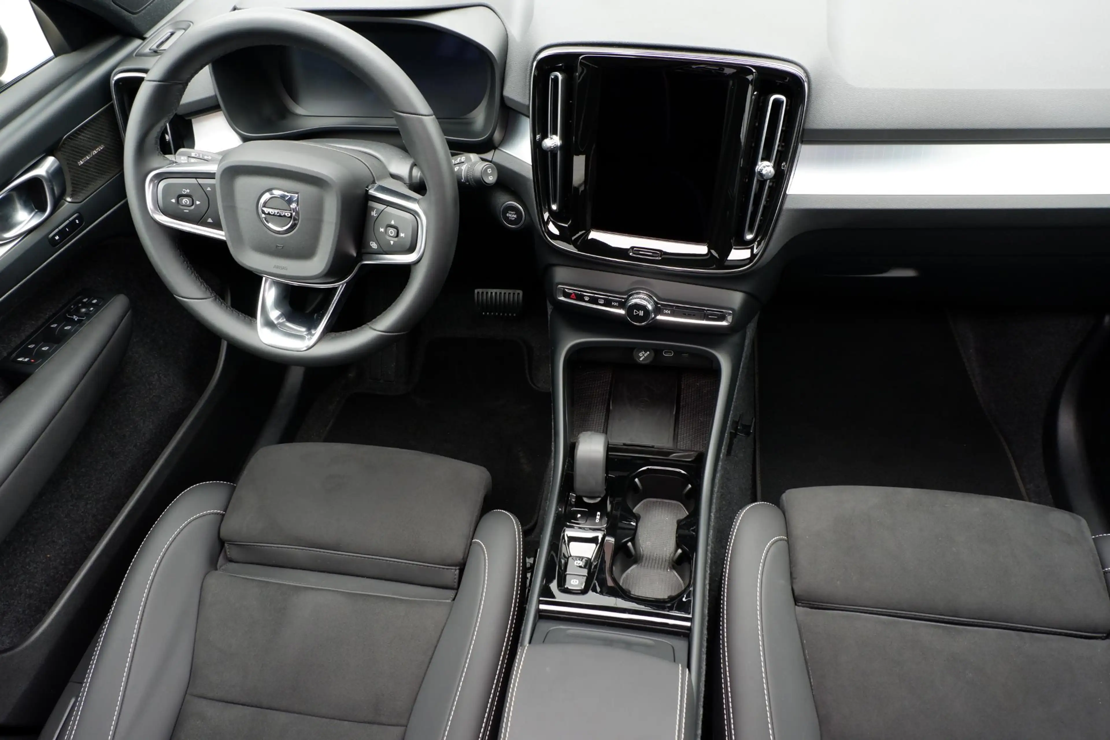 Volvo XC40 2.0 B4 Plus Dark | Trekhaak | Panoramadak | Verwar — photo 10
