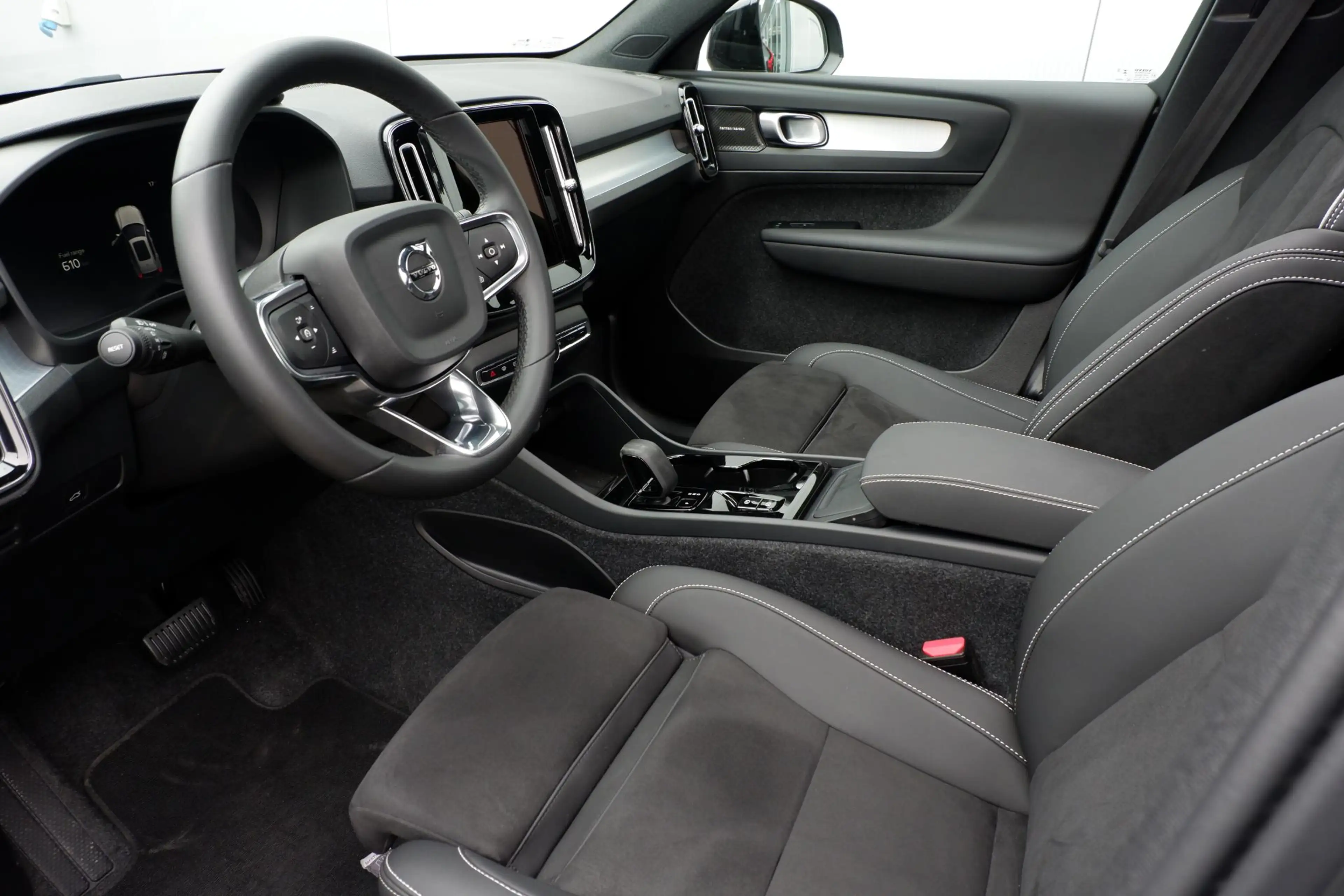 Volvo XC40 2.0 B4 Plus Dark | Trekhaak | Panoramadak | Verwar — photo 3