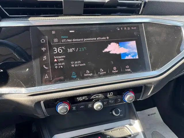 Audi Q3 view 10