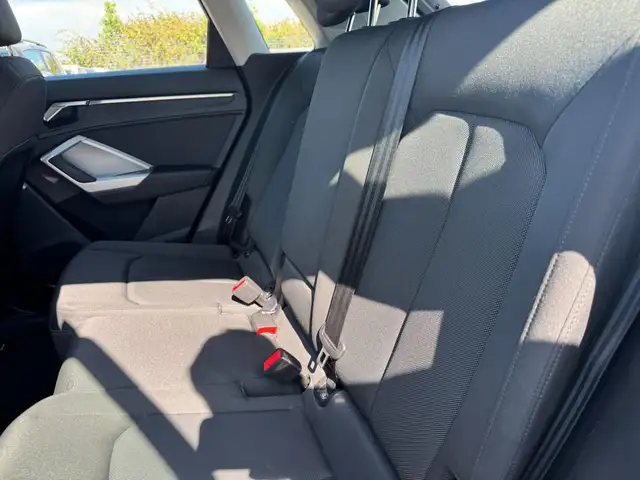 Audi Q3 view 13