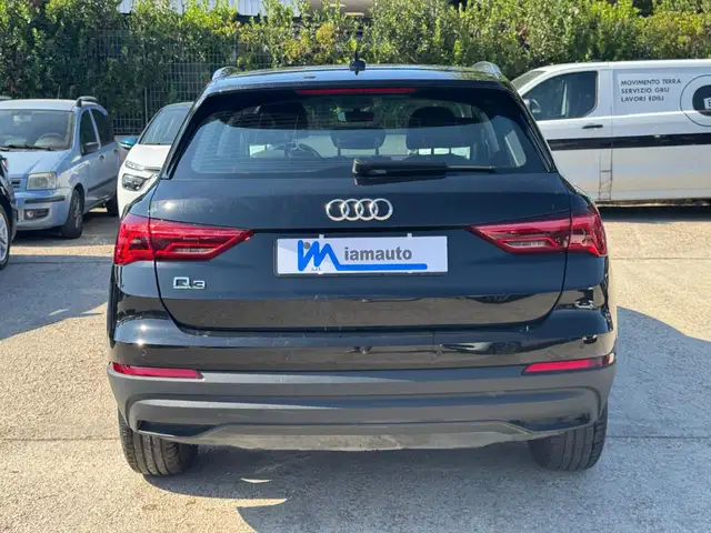 Audi Q3 view 4