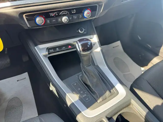 Audi Q3 view 11