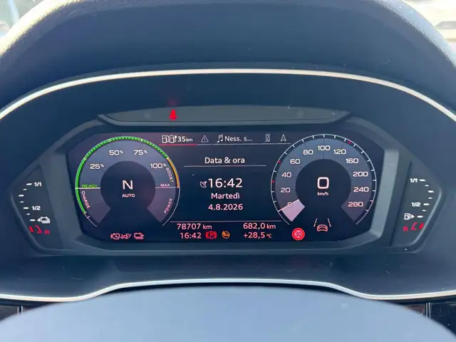 Audi Q3 view 7