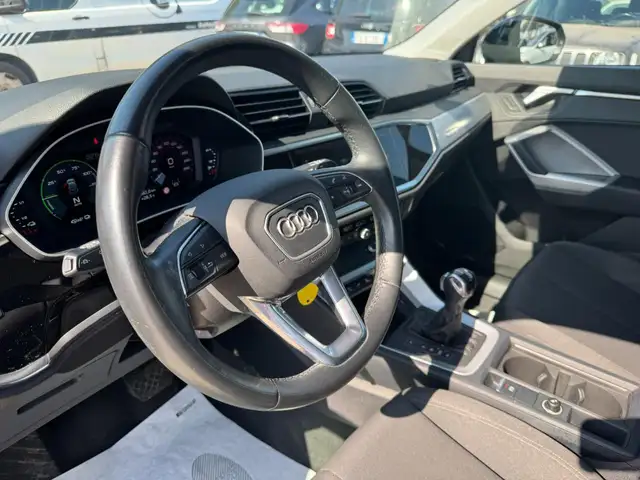 Audi Q3 view 6