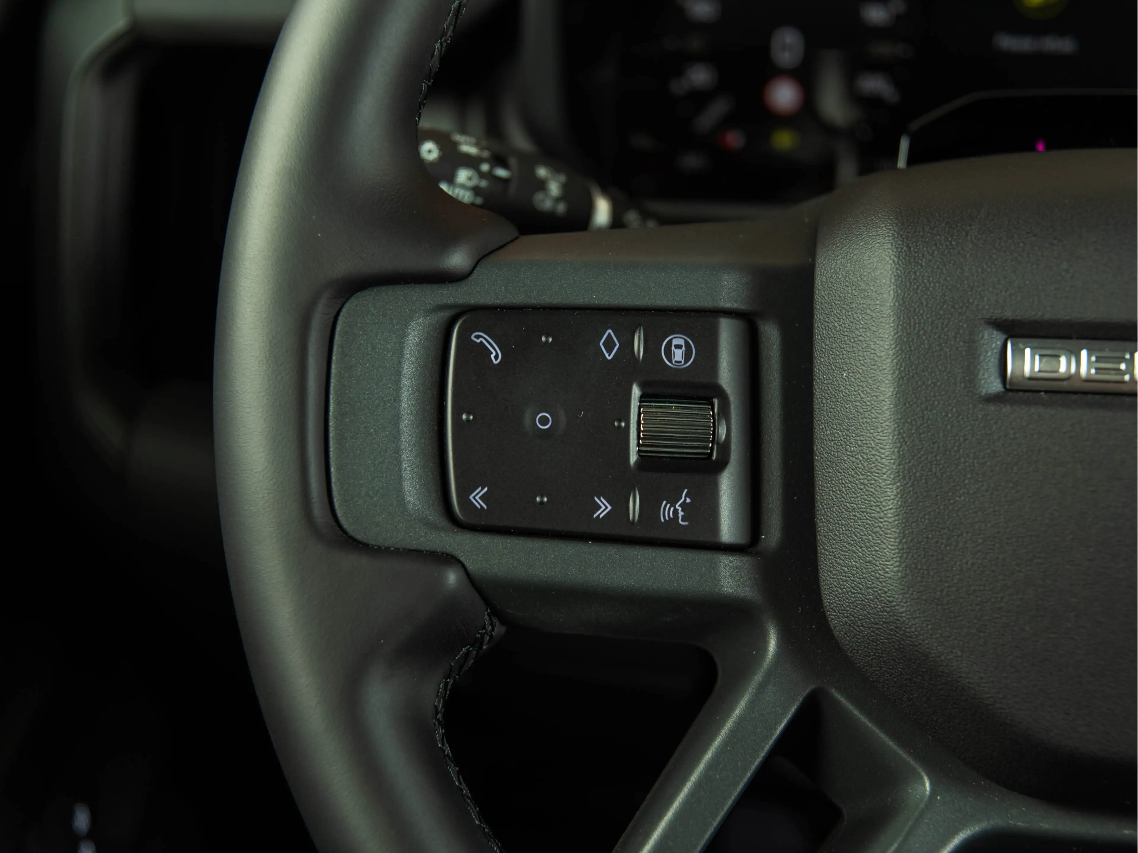 Land Rover Defender 110 5.0 P425 110 X-Dynamic HSE 22" | MERIDIA N SUR — photo 28
