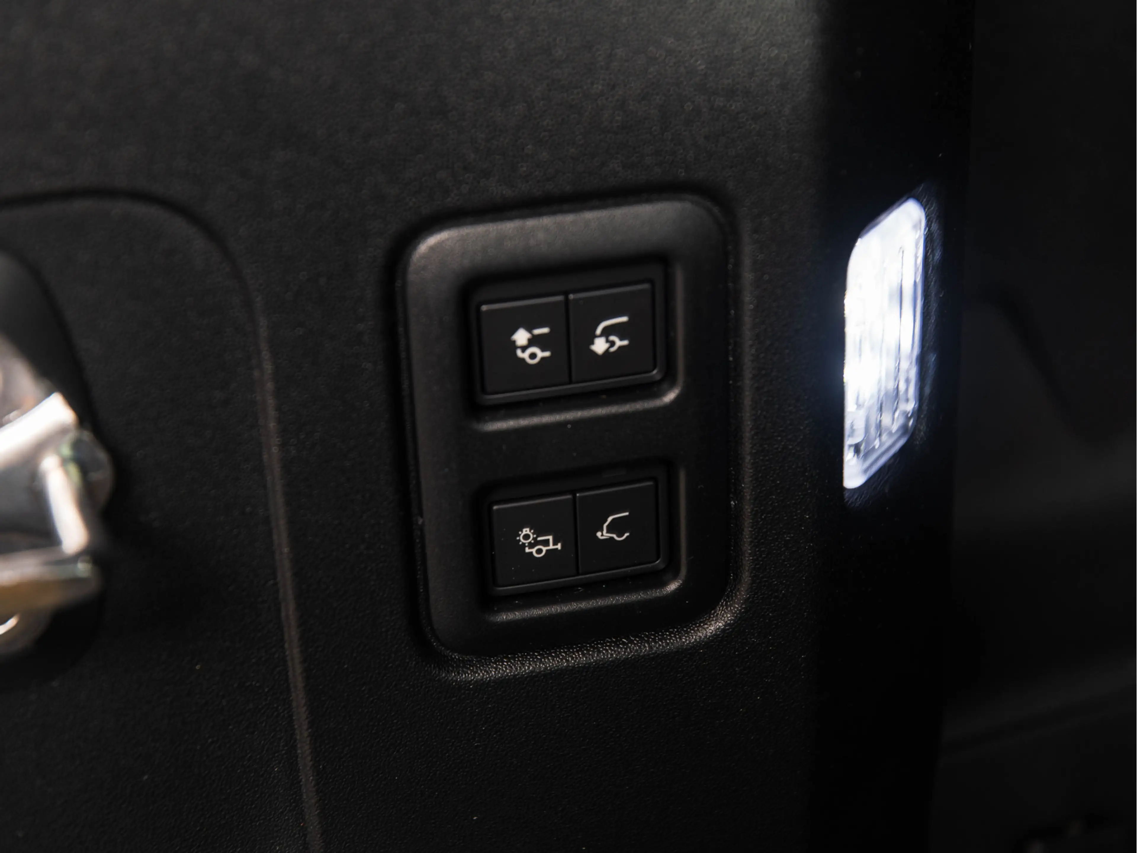 Land Rover Defender 110 5.0 P425 110 X-Dynamic HSE 22" | MERIDIA N SUR — photo 32