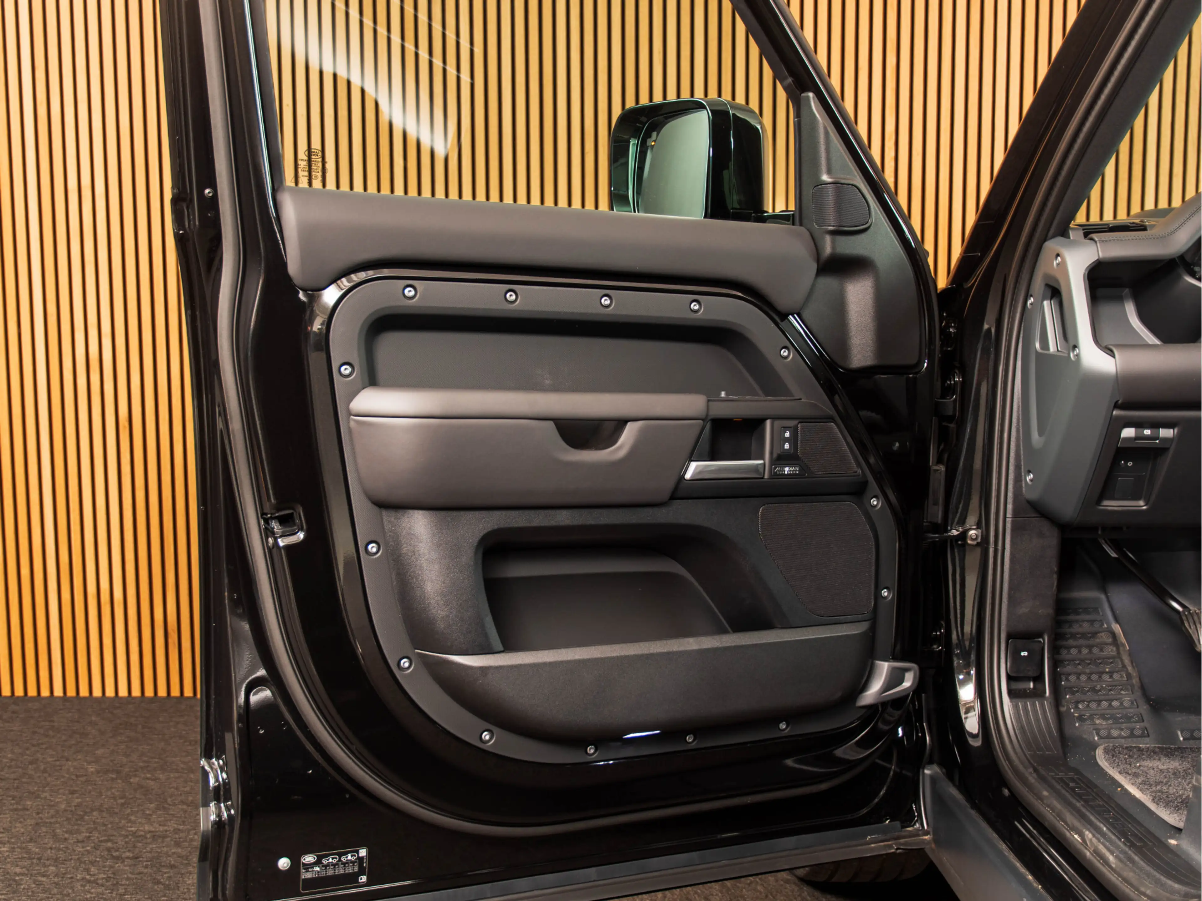 Land Rover Defender 110 5.0 P425 110 X-Dynamic HSE 22" | MERIDIA N SUR — photo 16