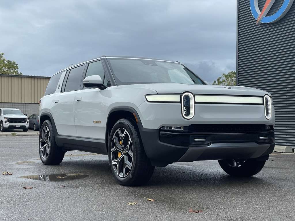2024 Rivian R1S