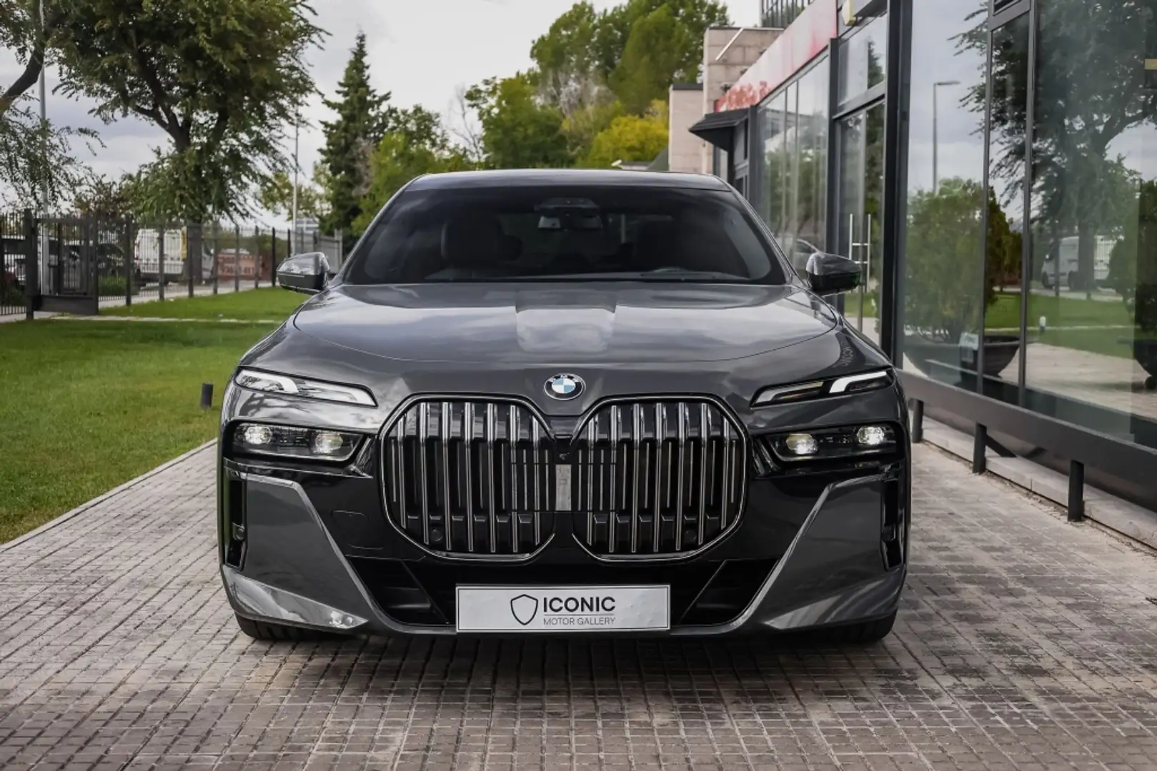 BMW 740 740dA xDrive M Sport Сірий - 2