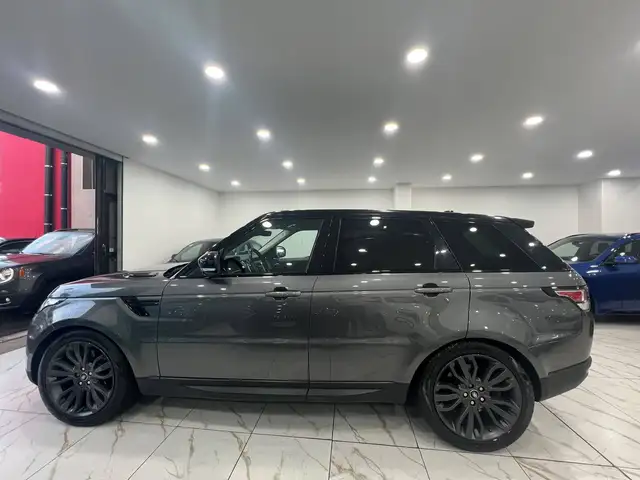 Land Rover Range Rover Sport view 3
