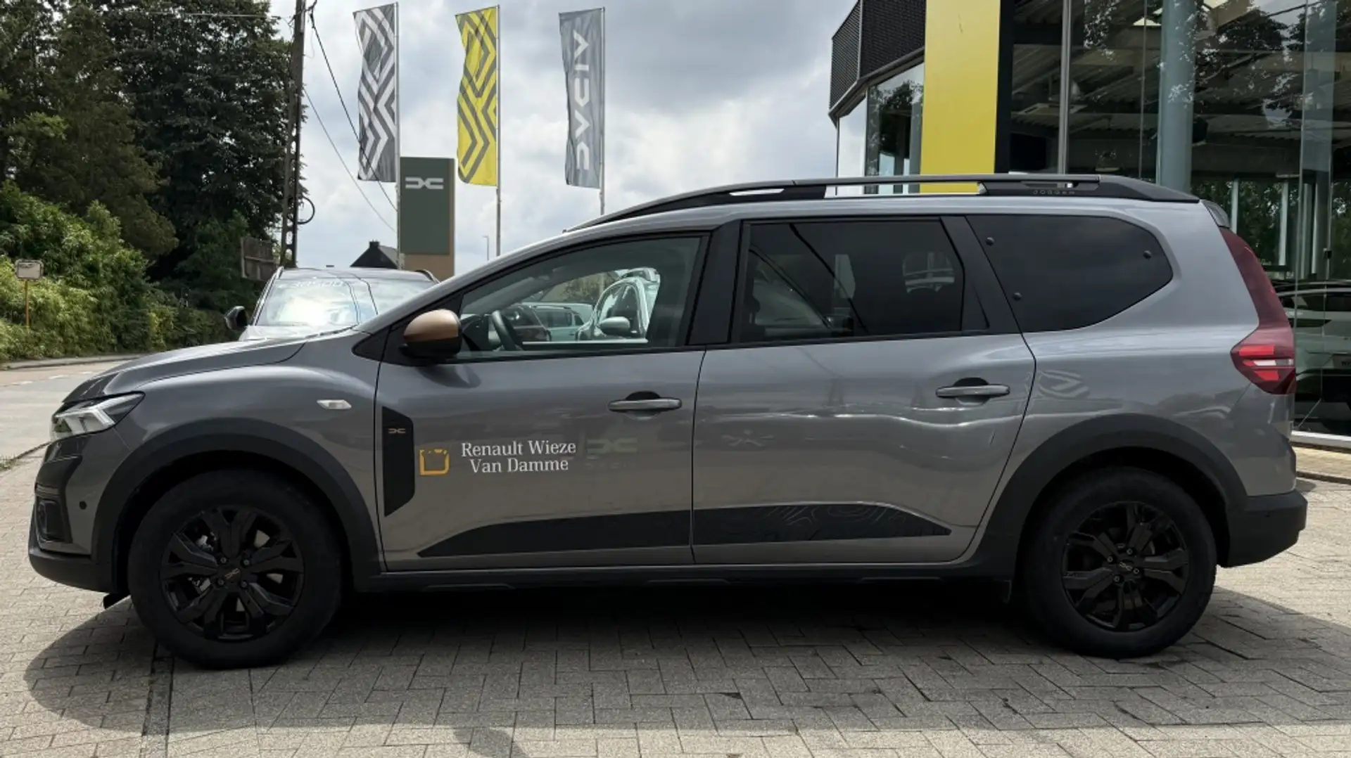 Dacia Jogger 1.6 E-TECH Hyb 140 Extreme 7-Spl. (EU 6e) Grijs - 2