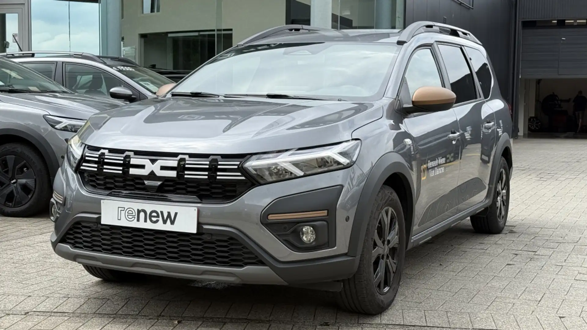 Dacia Jogger 1.6 E-TECH Hyb 140 Extreme 7-Spl. (EU 6e) Grijs - 1