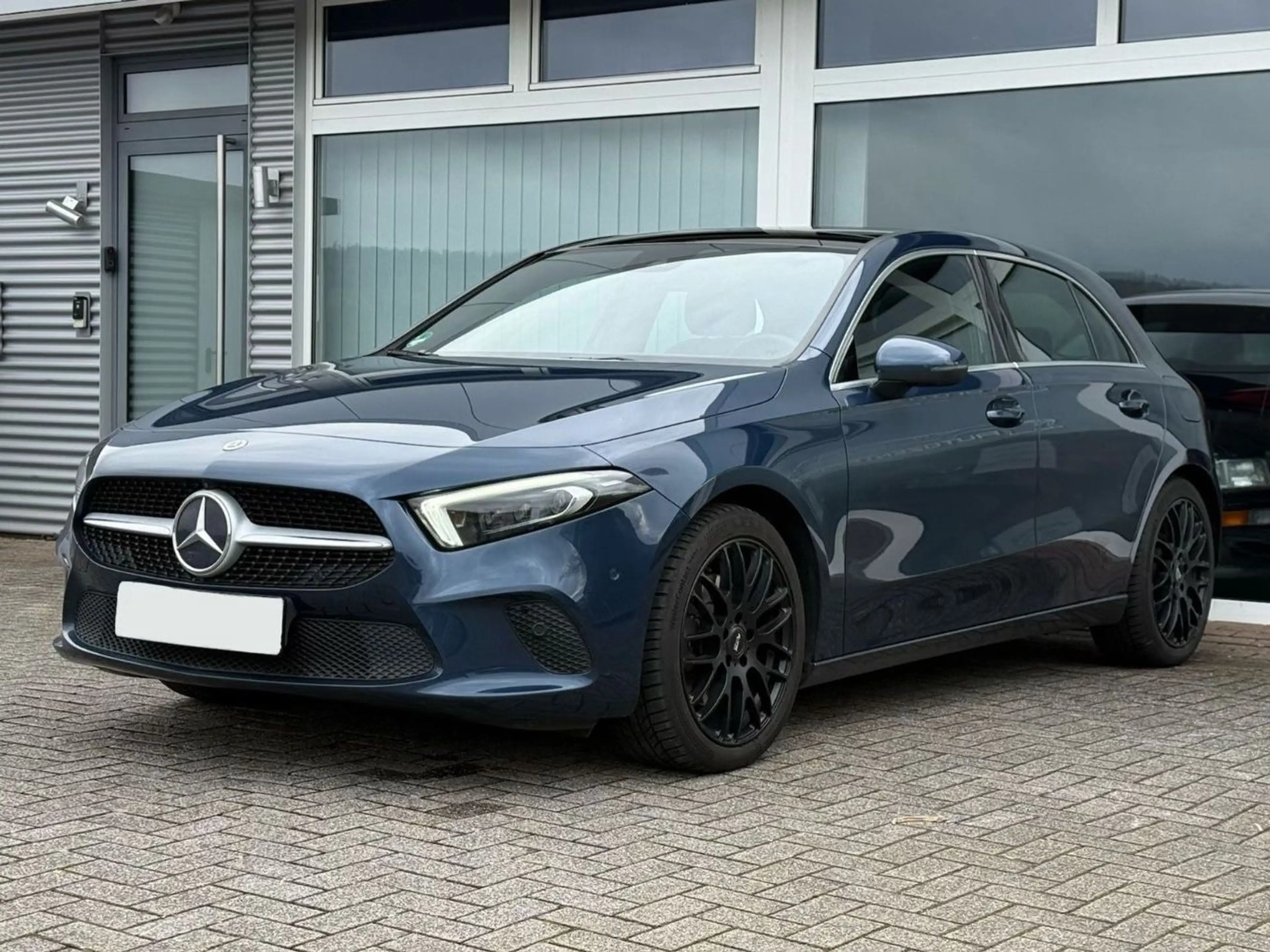 Mercedes-Benz A 220 d PROGRESSIVE AUT. 360° PANO CARPLAY 8-FACH — photo 3