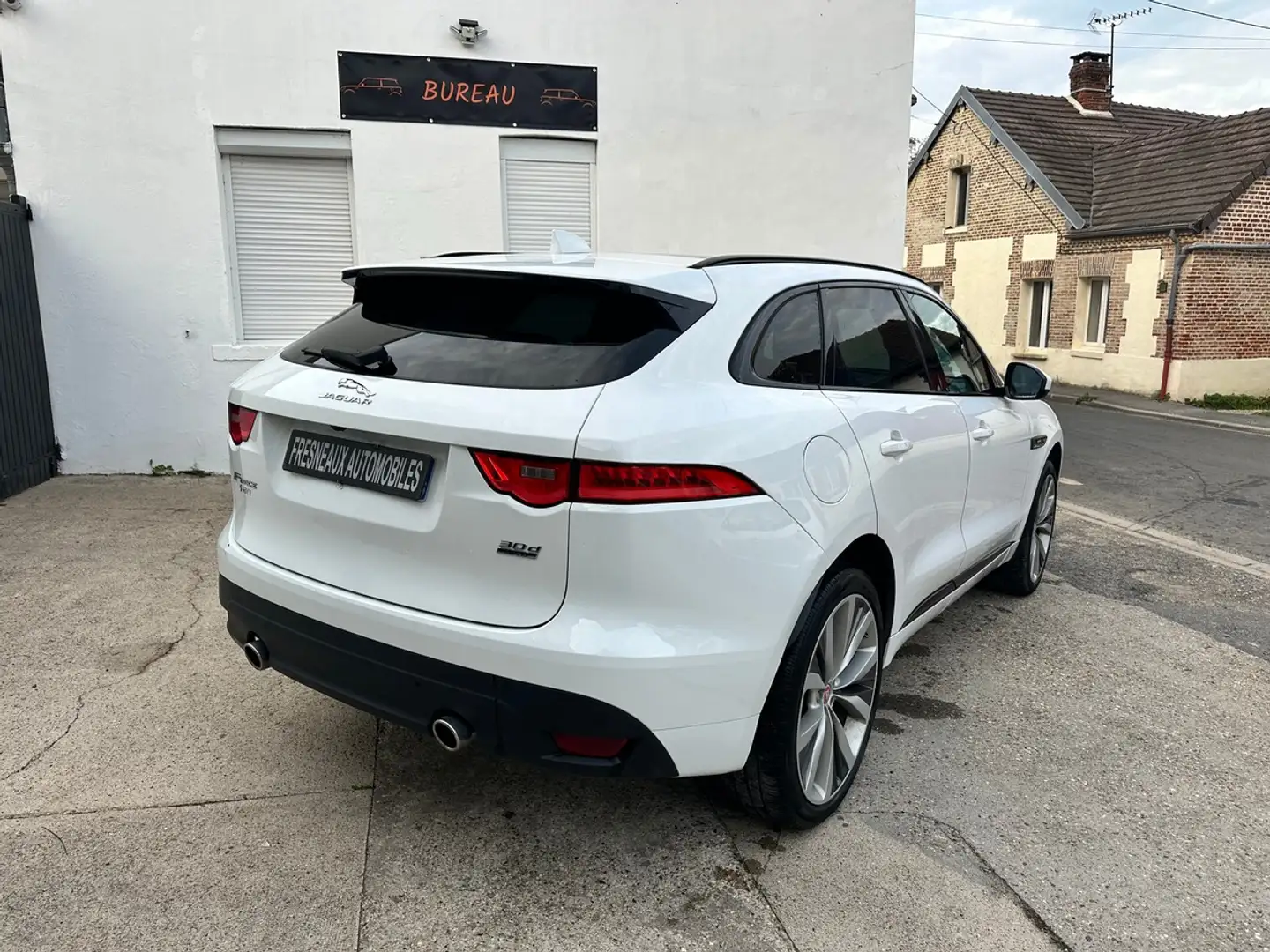 Jaguar F-Pace V6 3.0 D 300 19CV R-SPORT 4X4 BVA8 Blanc - 2