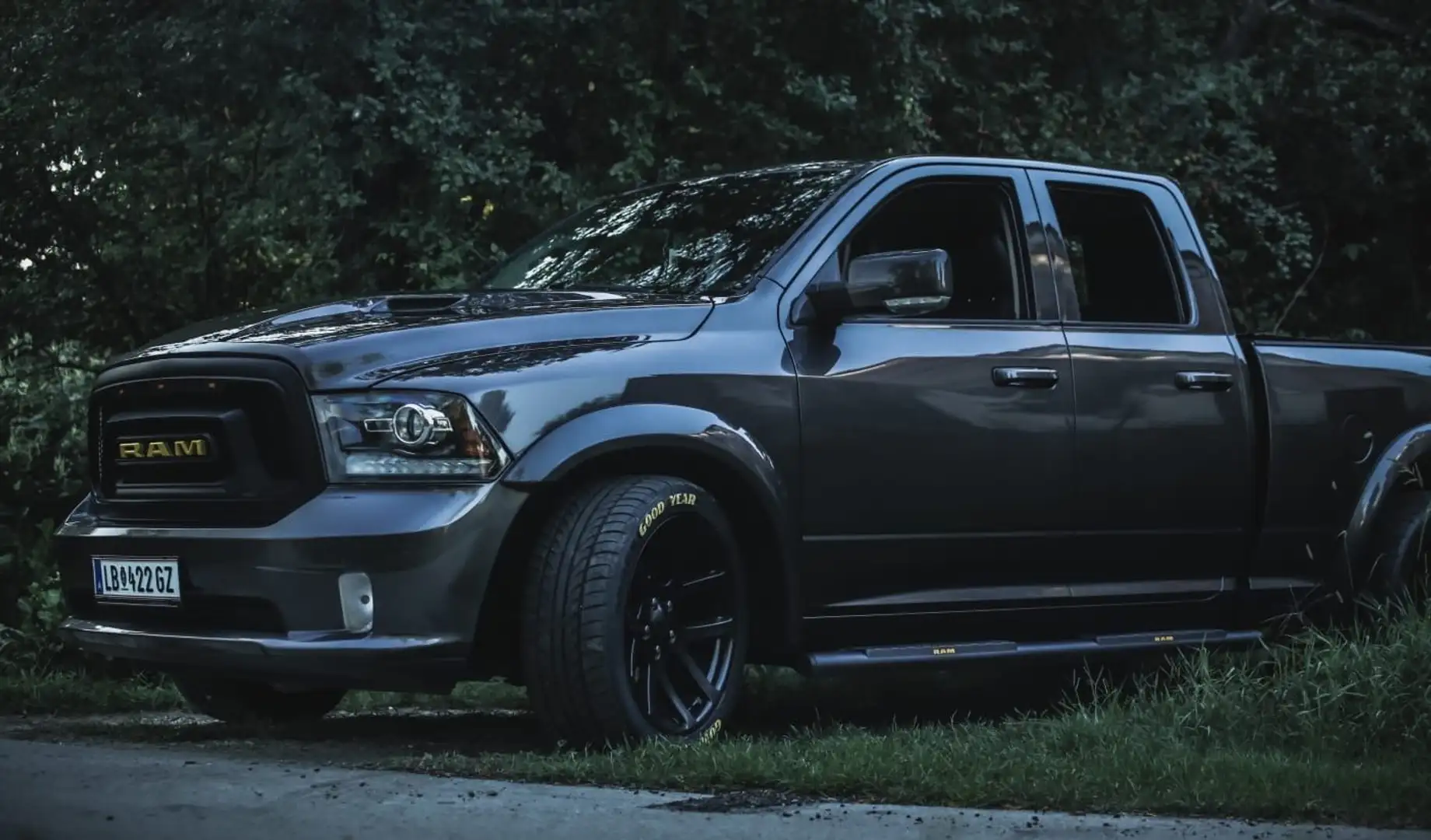 Dodge RAM 1500 5,7 8V Quad Cab Pick Up Spor Blau - 2