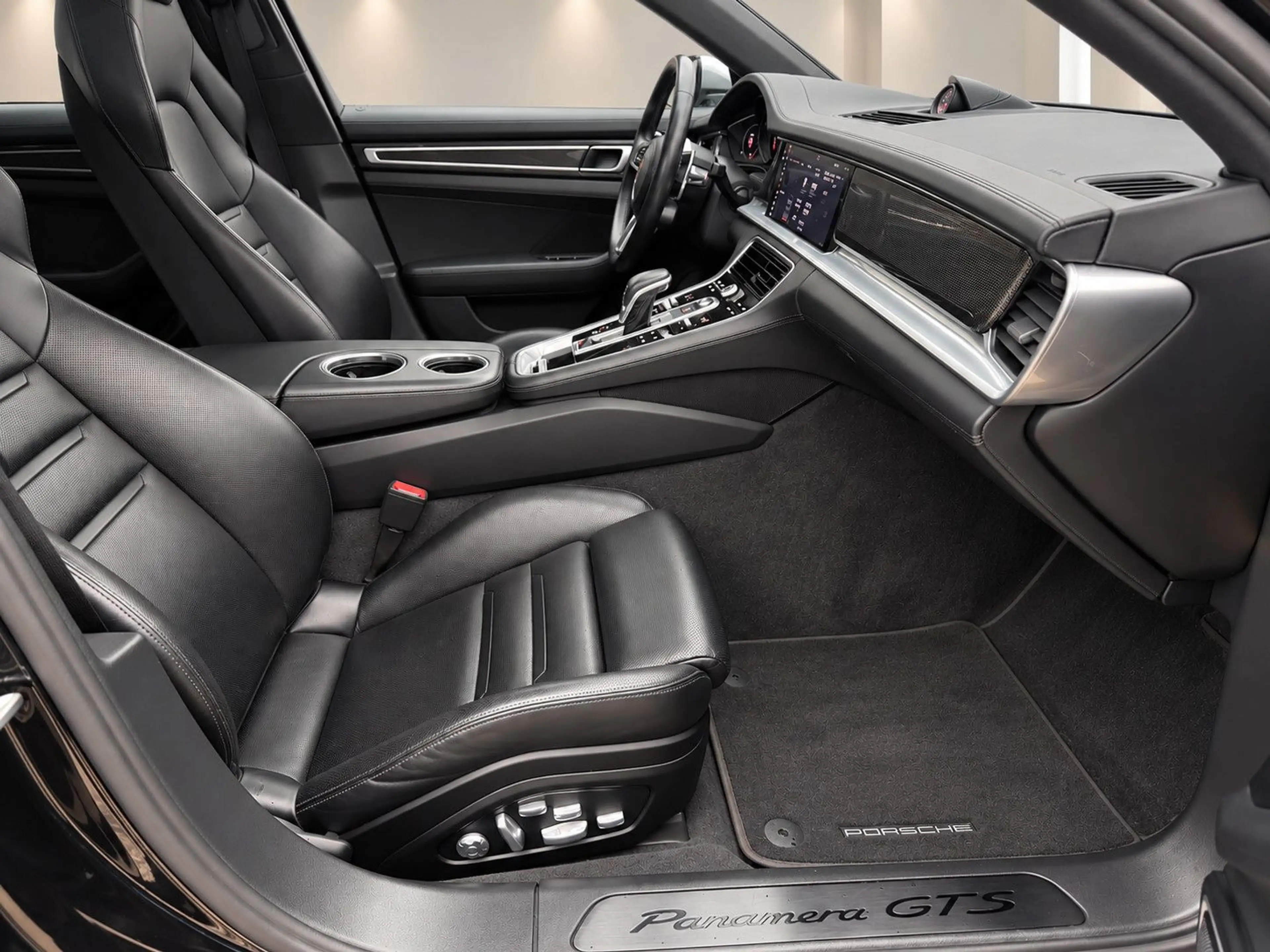 Porsche Panamera GTS Sport Design Carbon Panorama — photo 10