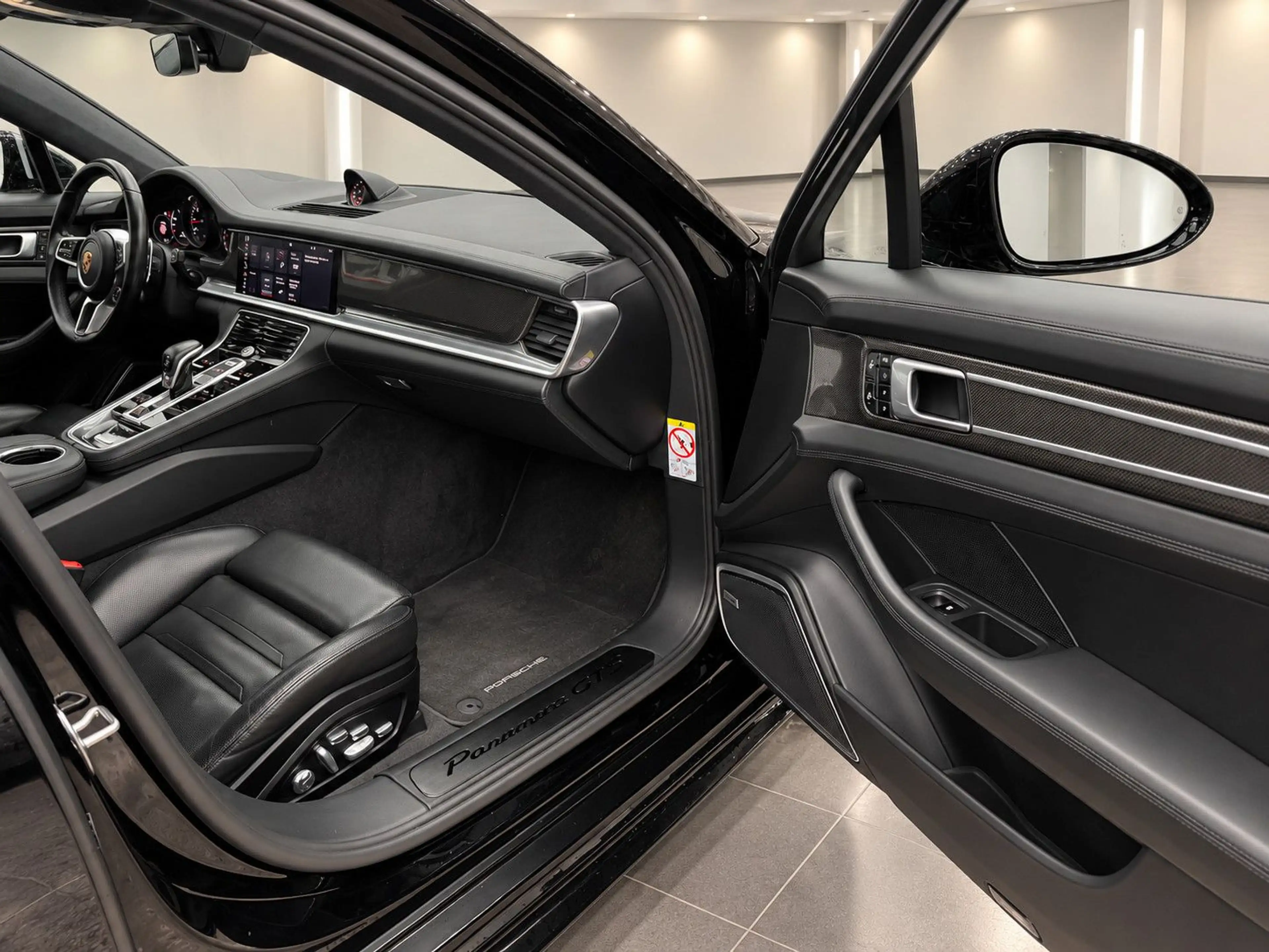 Porsche Panamera GTS Sport Design Carbon Panorama — photo 9